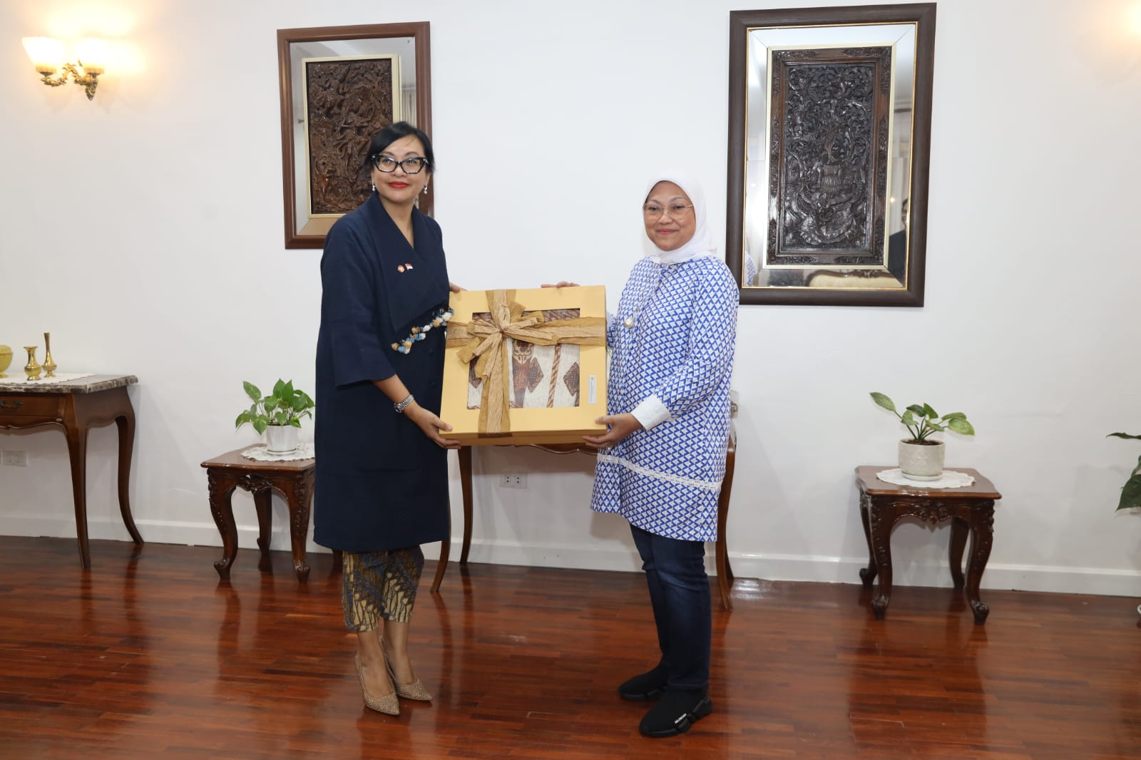 Menaker Temui Dubes Indonesia untuk Laos, Bahas Peluang Kerja Sama Ketenagakerjaan Laos