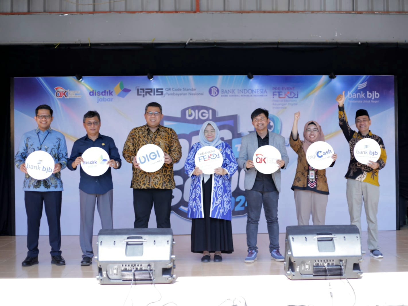 Dorong Cashless Society, bank bjb DIGI Goes to School Hadir di SMK Negeri 1 Cirebon   