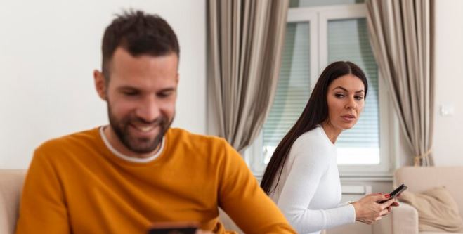 Mengenali 7 Tanda-tanda Pasangan yang Berselingkuh   