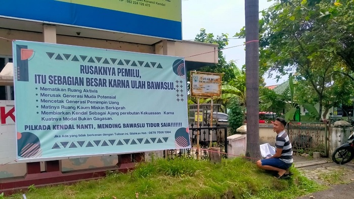 Kesal dengan Kinerja Bawaslu, Warga Pasang Spanduk Protes