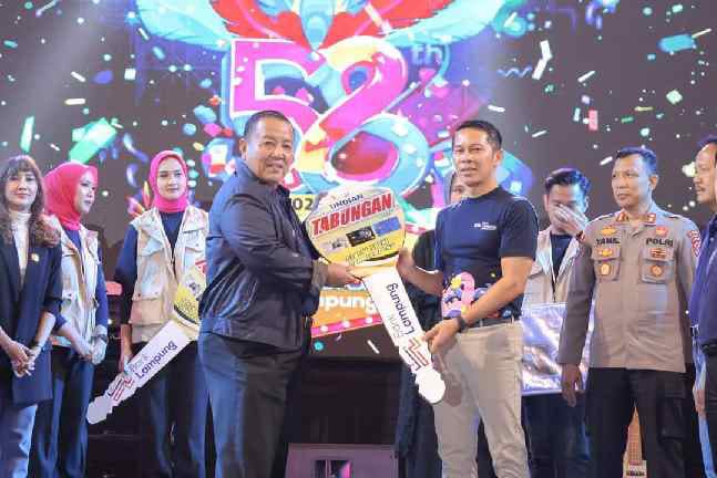 Nasabah KC Pringsewu Raih Grand Prize Undian Tabungan Lokal Bank Lampung 2024