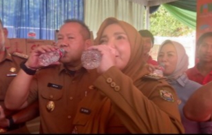 Wali Kota Eva Lansir Air Kemasan Produksi Perumda Way Rilau