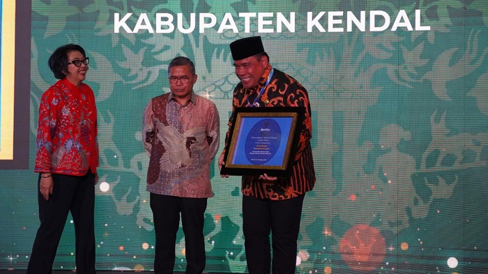30 Tahun Menanti, Kendal Terima Penghargaan Sertifikat Adipura
