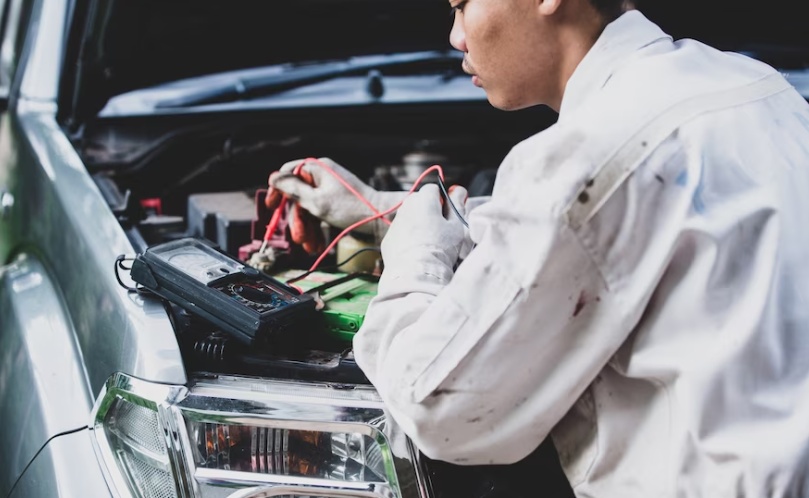 Kenali 5 Penyebab Aki Mobil Soak dan Cara Mengatasinya