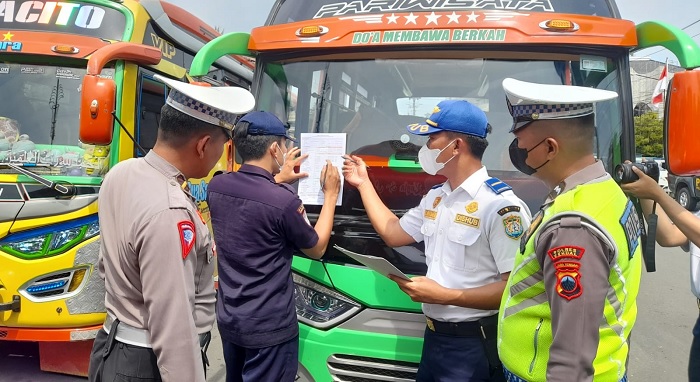 Jelang Ramadan, Polres Kendal  Lakukan Ramp Check Sejumlah Angkutan Umum