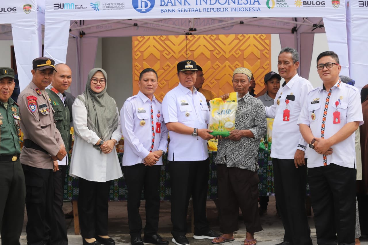 Pj) Bupati Lampung Barat Mendukung Penuh Gerakan Pasar Murah Menjelang Bulan Ramadhan 