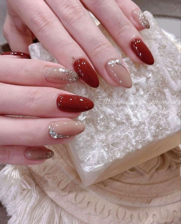 Ide Desain Nail Art Maroon yang Aesthetic 2024