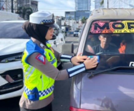 Lantas Polresta Balam Bagikan Brosur Keselamatan Krakatau 2024