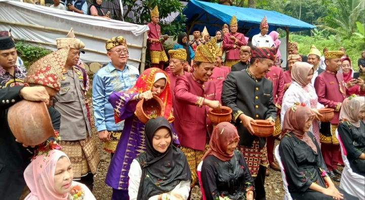 Tradisi Jelang Ramadhan di Pesawaran, Bulimau Sucikan Diri