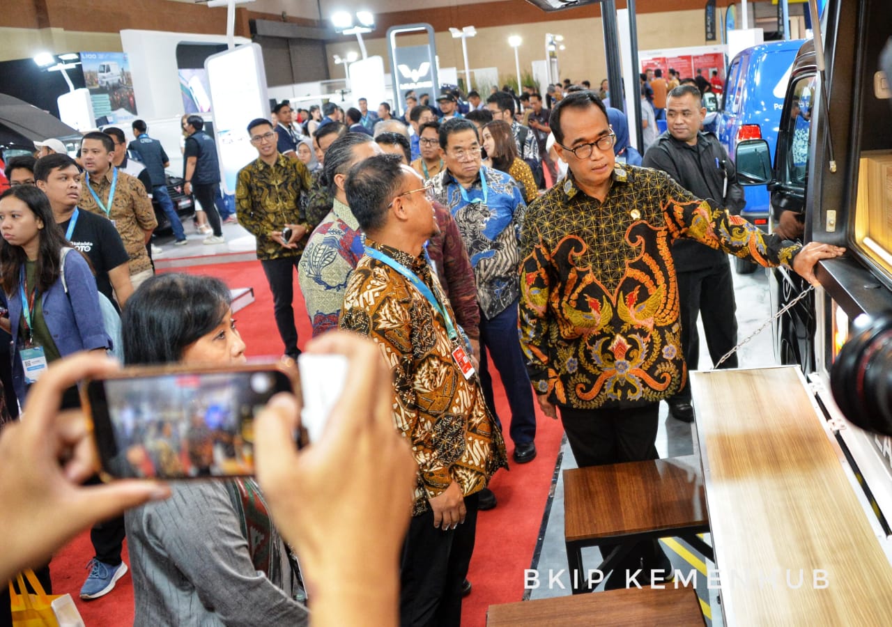 Menhub Imbau Angkutan Barang Adopsi Kemajuan Teknologi
