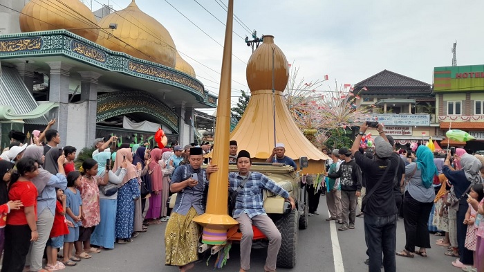 Dugderan, Makara Kubah dan Dua Gunungan Masjid Agung Kendal Diarak