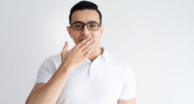 6 Cara Mengatasi Bau Mulut Saat Berpuasa
