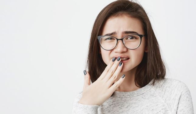 7 Cara Mengatasi Sariawan dengan Bahan Alami