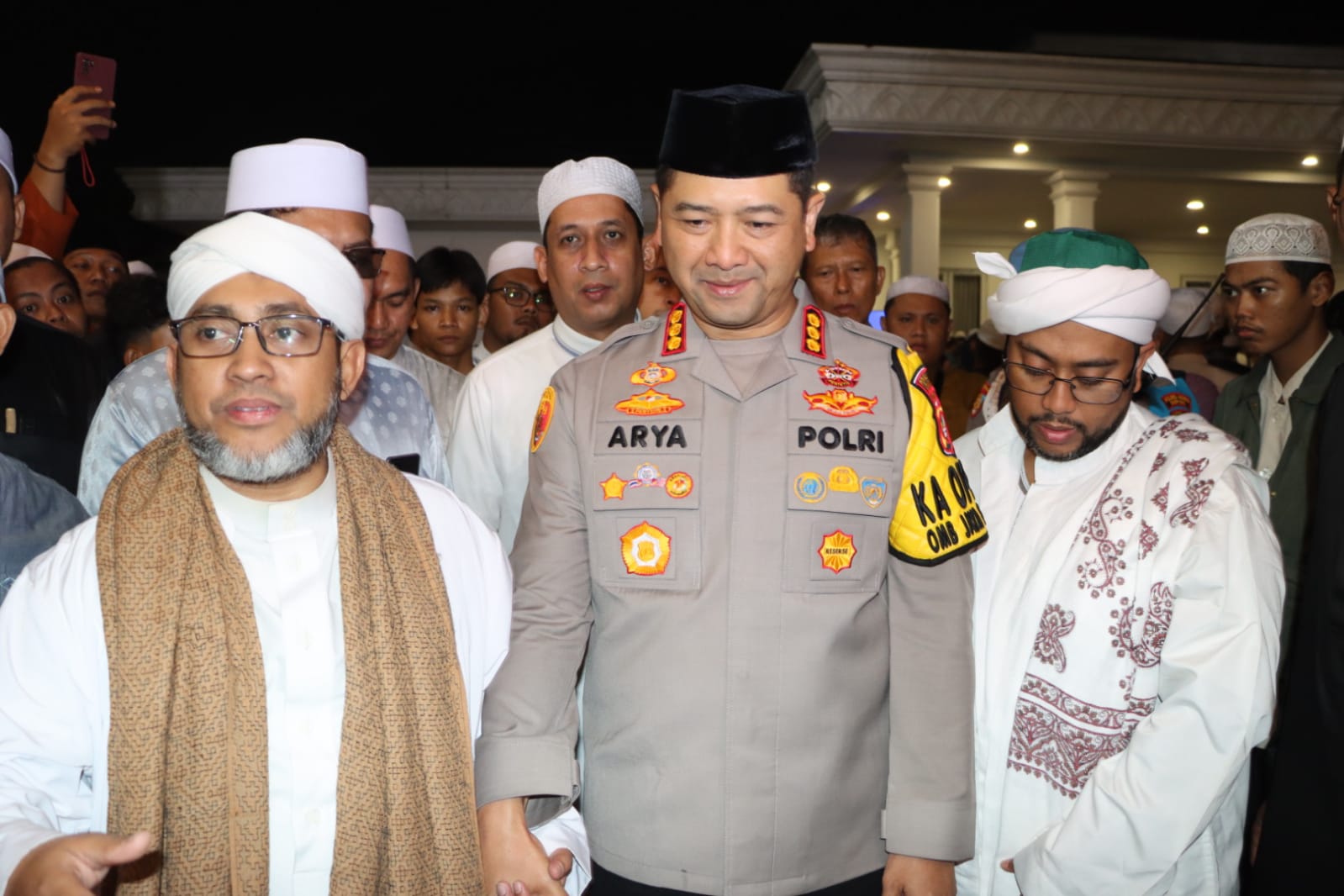 Kapolres Metro Depok Takziah Atas Wafatnya Habib Hasan Bin Jafar Assegaf di Majelis Nurul Mustofa Center