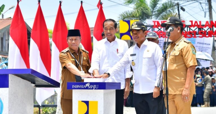 Presiden Jokowi Resmikan Pembangunan Jalan Daerah Senilai Rp868 Miliar di Sumatra Utara