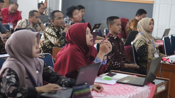 Asah Keterampilan Digital, Puluhan Guru di Purbalingga Ikuti Pelatihan Desain Grafis