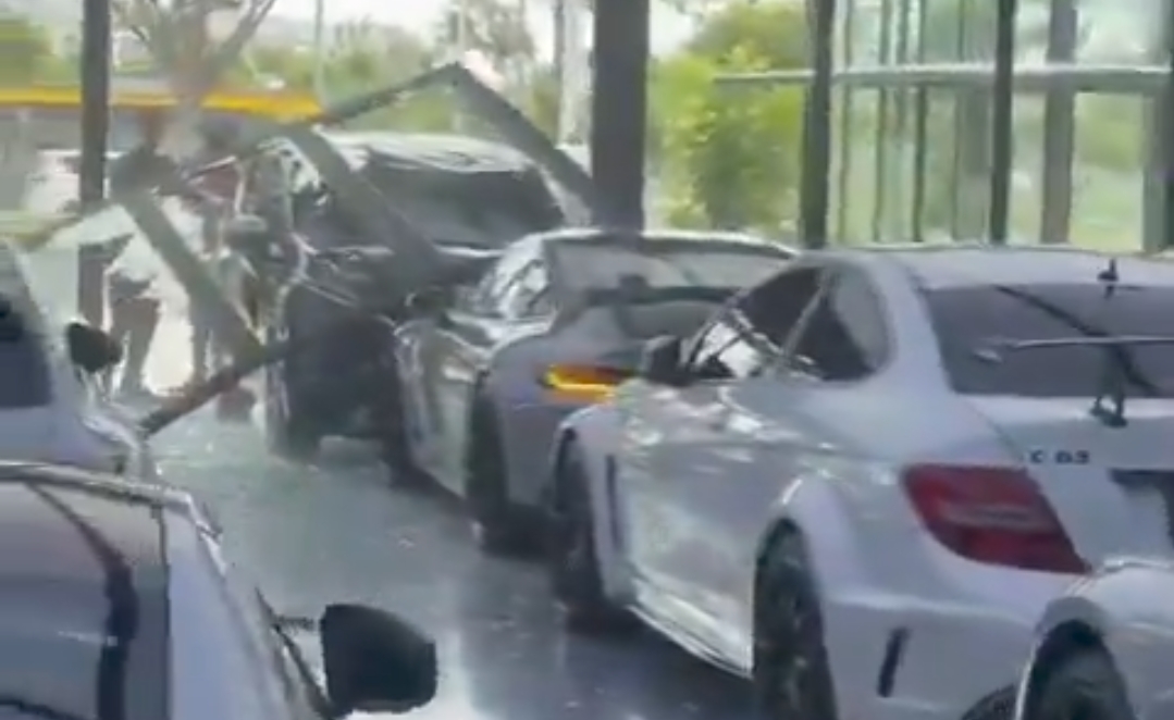 Satu dari 45 Varian, Viral Porsche 911 GT3 Rp 8,9 Miliar Ditabrak Xpander 300 Jutaan  