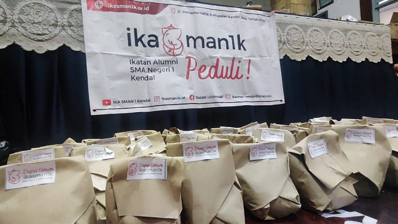 Bantu Korban Banjir di Kendal, Ikasmanik Distribusikan 1.000 Nasi Bungkus