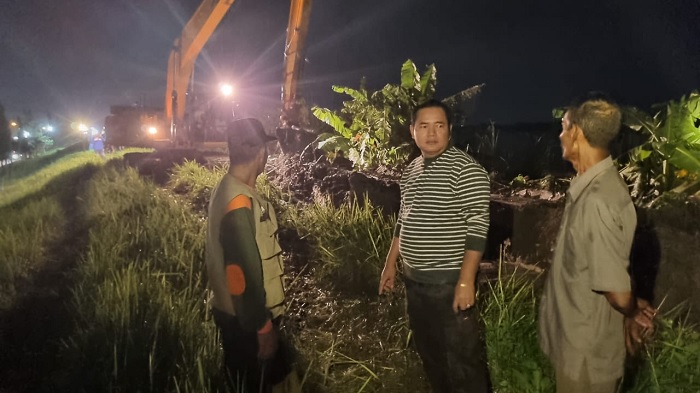 Siasati Banjir, Warga Lembur Tinggikan Tanggul di Sepanjang Sungai Wulan Kudus