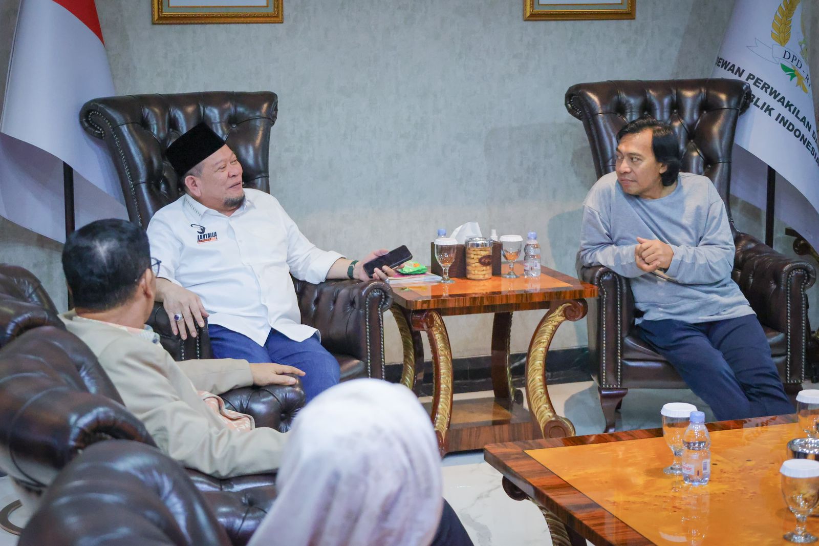 Di Bukber Komeng Senator Terpilih Tanya ke Ketua DPD RI, Apa Bedanya Sistem Indonesia dan Amerika