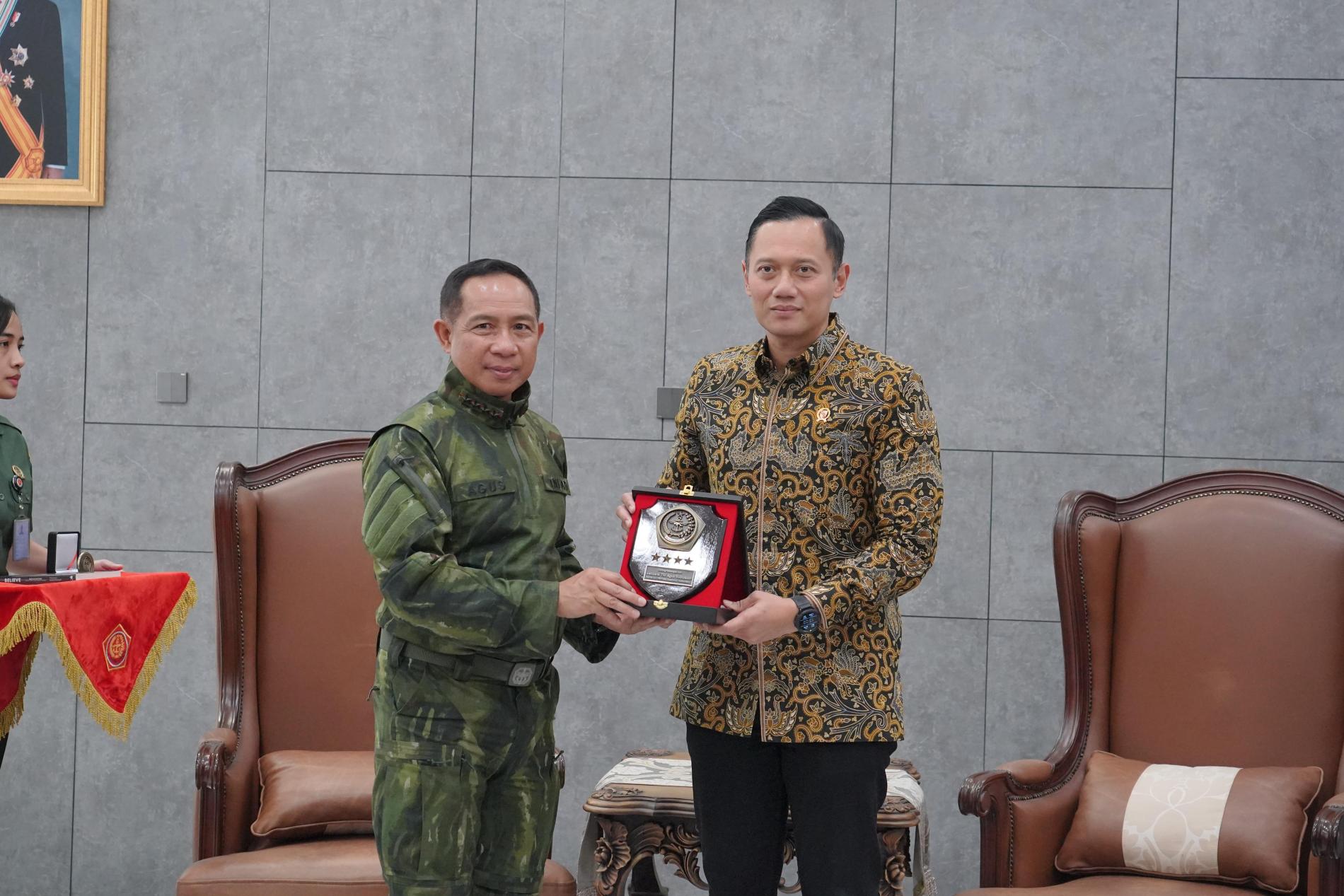 Menteri ATR/Kepala BPN Bertemu Panglima TNI, Bangun Sinergi dalam Penyelesaian PSN