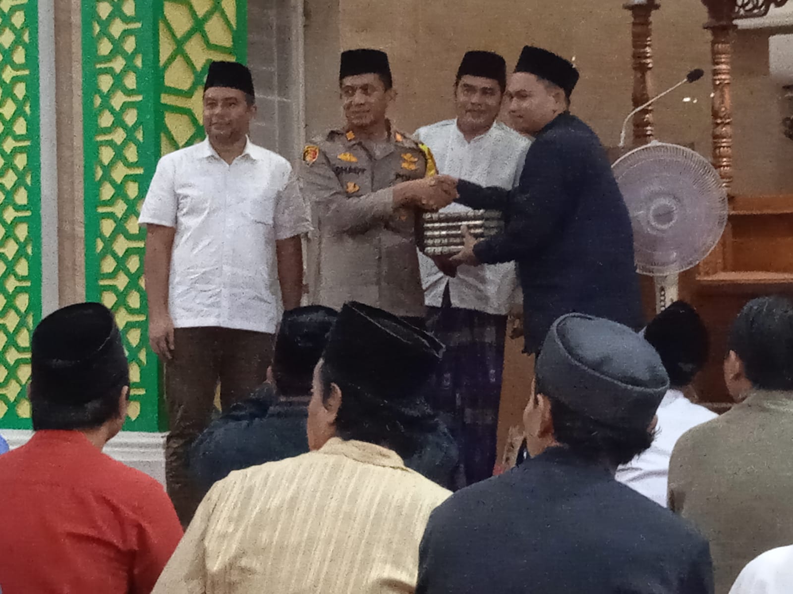 Kapolsek Cisauk Hadiri Bukber dan Tarling di Masjid Al-Ijtihad, Kelurahan Muncul