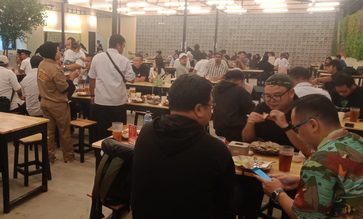 Cobain Yuk Sambel Tempong Khas Banyuwangi di Resto ini, Bakal Disambut Pelayan Berseragam PNS, Lho Kok Bisa?