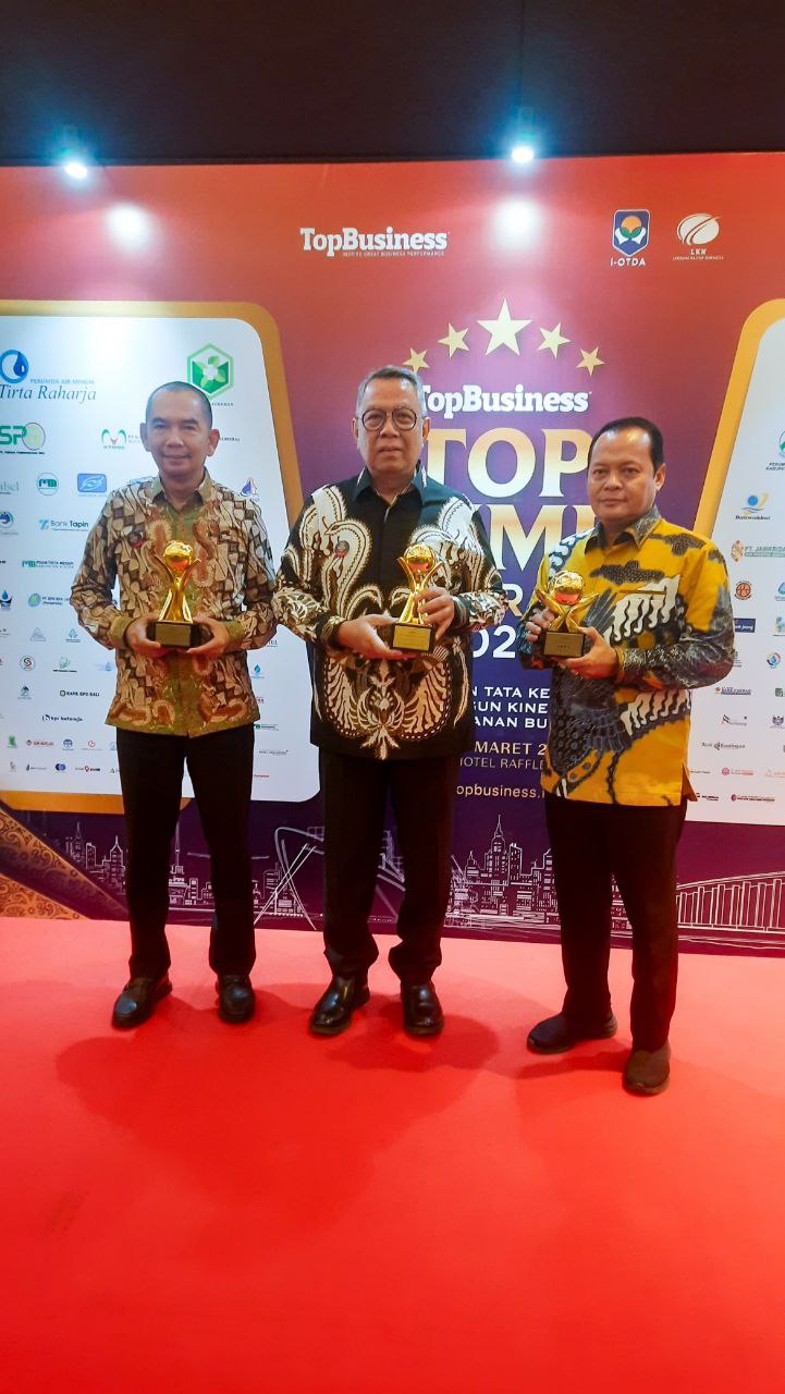 Wali Kota Tangsel Raih Penghargaan Top Pembina BUMD 2024