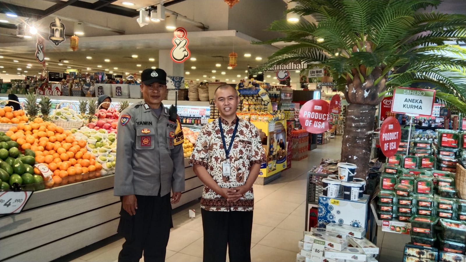 Bhabinkamtibmas Parigi Lama Cek Ketersediaan Bahan Pokok Aman di Hero Swalayan Emerald Bintaro 