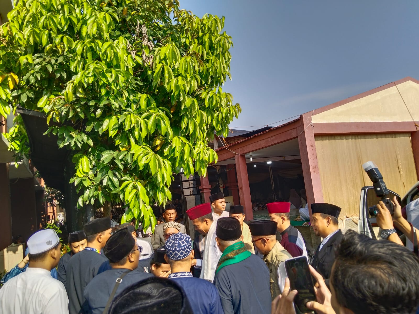 Ustadz Abdul Somad Ceramah di SMPN 5 Tangsel, Bhabinkamtibmas Aiptu M. Sholeh : Membangun Keharmonisan dalam Keagamaan