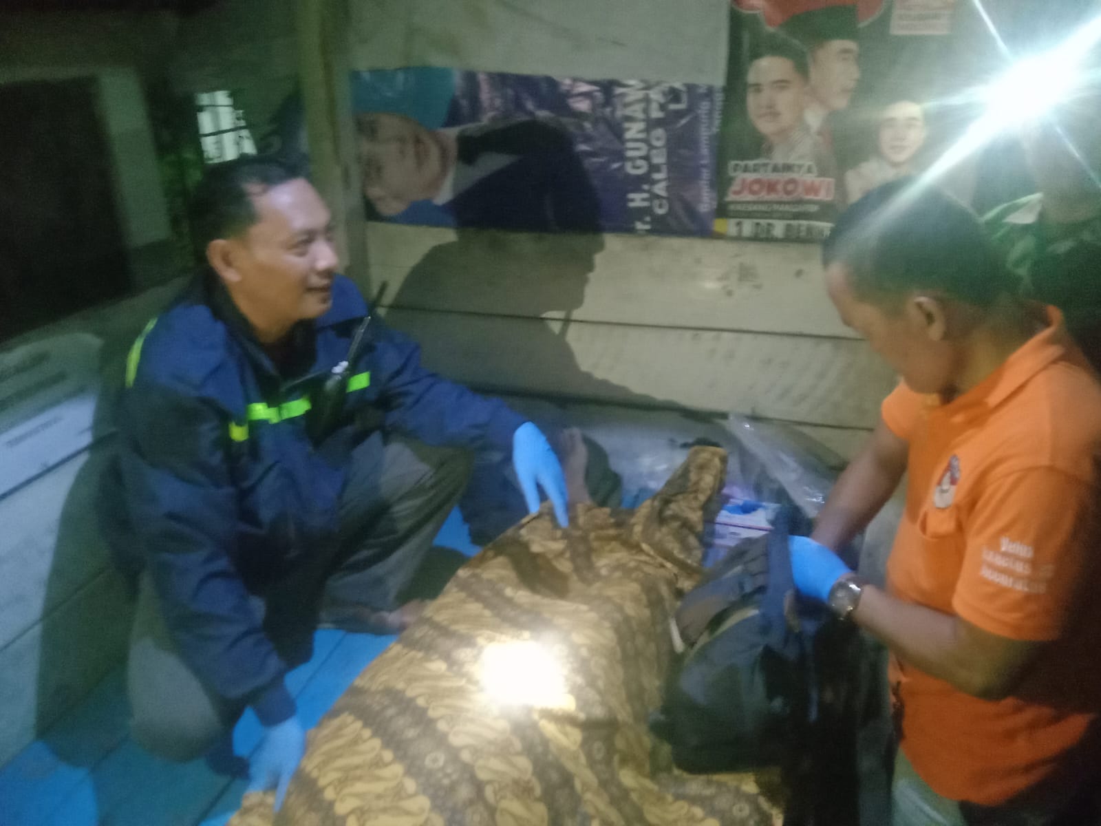 Pria Gemuk Tewas Duduk di Gardu Kelurahan Pahoman