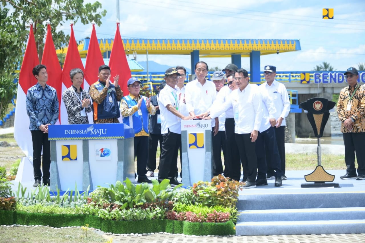 Menteri Basuki Dampingi Presiden Jokowi Resmikan Bendung dan Jaringan Irigasi Gumbasa, Pulihkan Pasokan Air untuk Sentra Pangan di Sigi