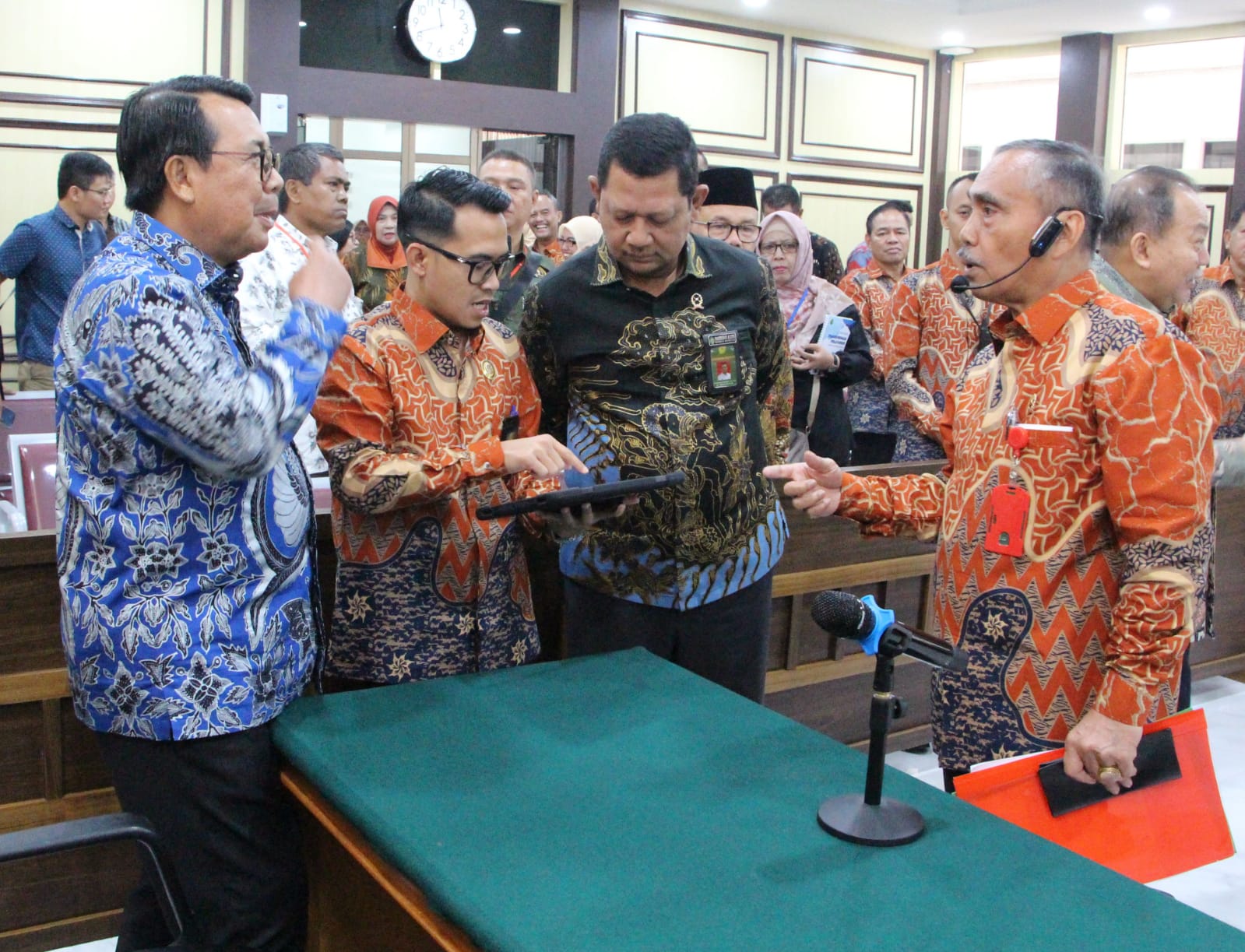 Dirjen Badan Peradilan Umum Hadiri Peresmian Inovasi dan Aplikasi Pengadilan Tinggi DKI, Penandatanganan Prasasti oleh Ketua Mahkamah Agung RI
