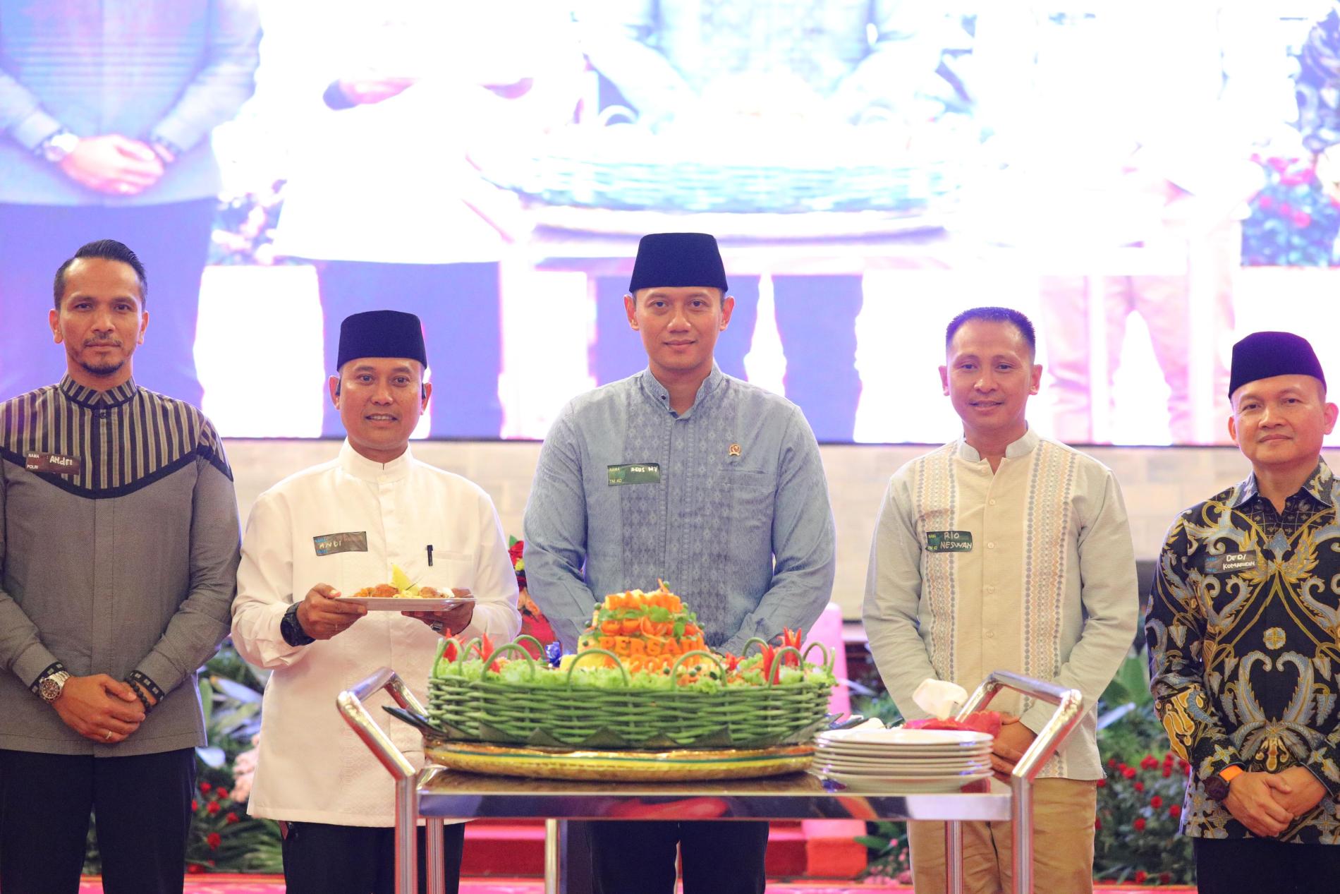 Terima Kasih Atas Kerja Sama yang Baik, Ungkap Menteri AHY di Bukber Persada AKABRI 2000