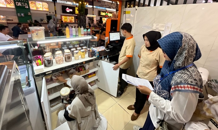 Dinyatakan Lolos Uji Cepat, Jajanan di Alun-alun Wonosobo Aman dari Bahan Berbahaya