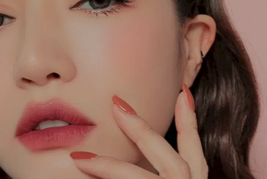 6 Langkah Membuat Lipstik Ombre Anti Ribet, Cocok Untuk Makeup Lebaran