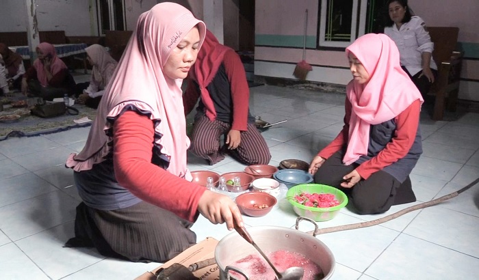 Rasakan Kesegaran Wedang Mawar Khas Desa Kajar, Miliki Manfaat untuk Kesehatan