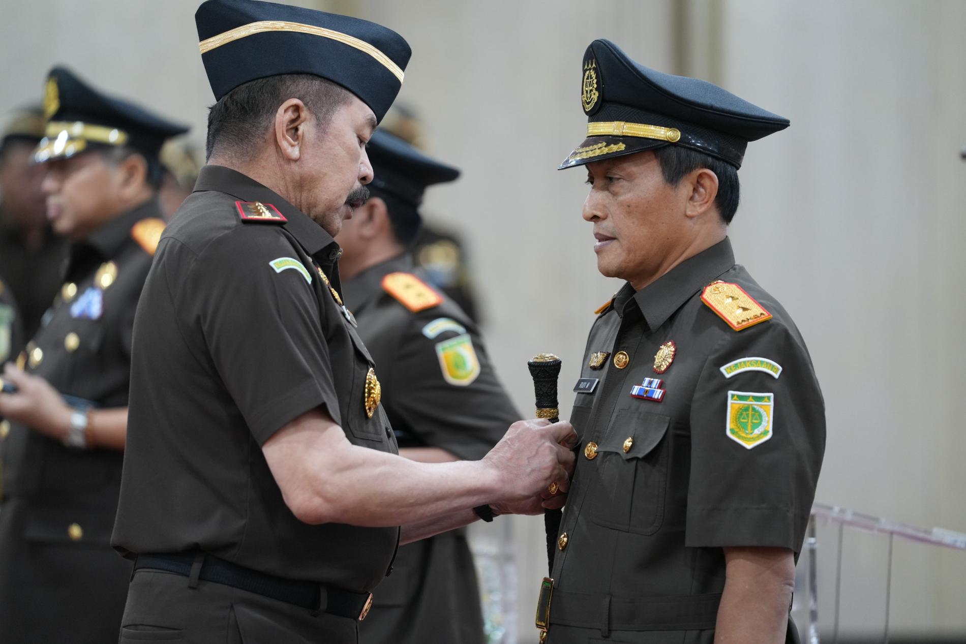 Jaksa Agung Lantik 5 Kajati dan Kepala Biro Perlengkapan pada Jaksa Agung Muda Bidang Pembinaan