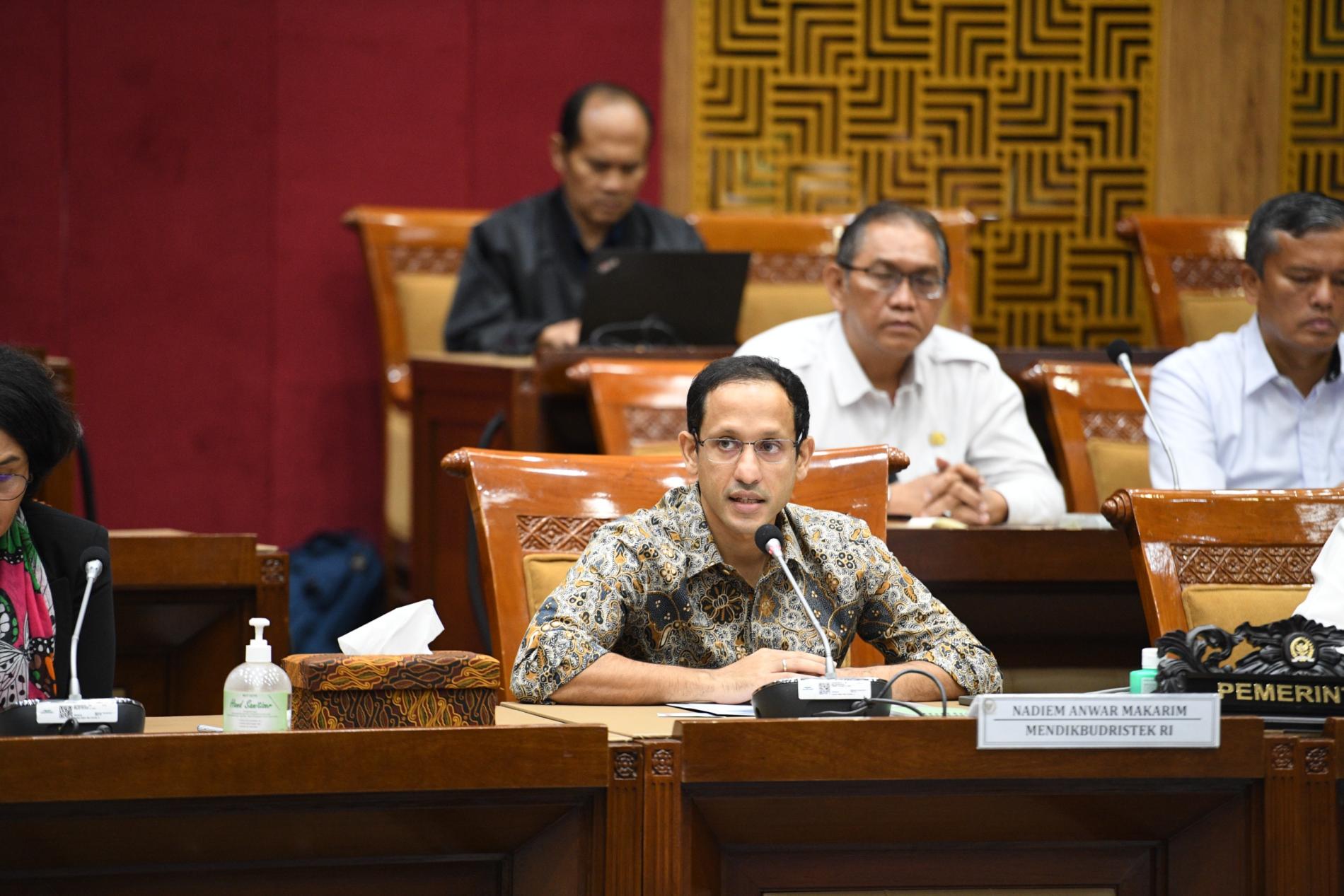 Komisi X DPR RI Bersama Kemendikbudristek Bahas RUU Bahasa Daerah