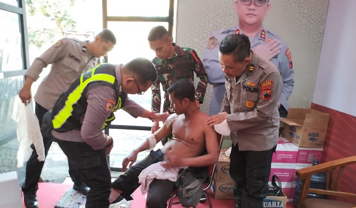 Pos Terpadu Ungaran Rawat Pemudik asal Jatim yang Alami Kecelakaan di Alas Roban