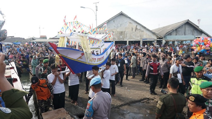 Meriah, Tradisi Pelarungan Kepala Kerbau di Pesta Lomban Jepara