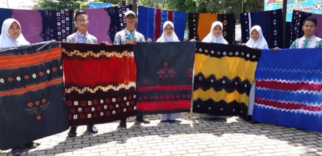 Porwanas XIV 2024 di Kalsel Sajikan Pemecahan Rekor MURI Kain Sasirangan Terpanjang