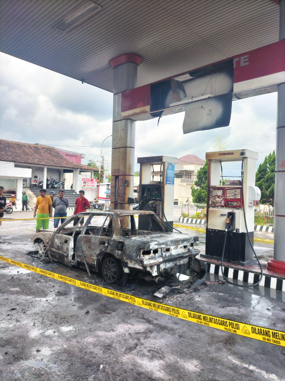 Isi BBM di SPBU, Honda Grand Civic Terbakar Polisi Pasang Police Line