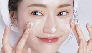 Produk Skincare yang Ampuh Mencegah Kulit Kering di Musim Hujan