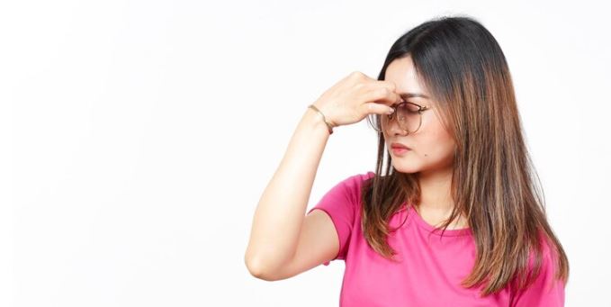 Mengapa Mengucek Mata saat Gatal Bisa Berbahaya?