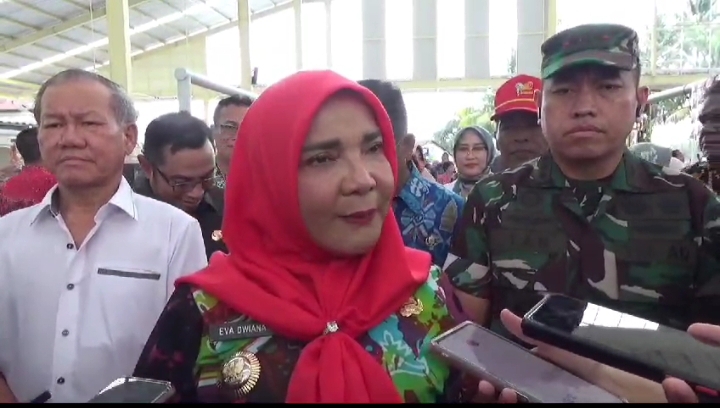 Pasar Modern Lebak Budi Pertama Terapkan Pembayaran Nontunai Pakai HP