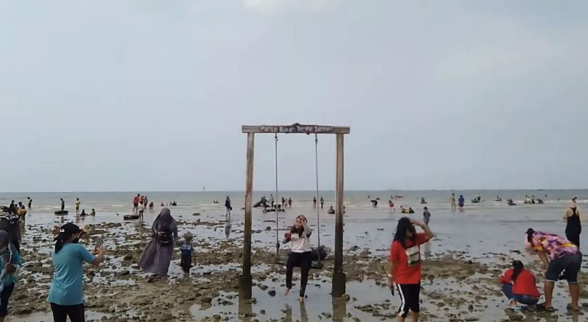 Menjelajahi Keindahan Pantai Delegan