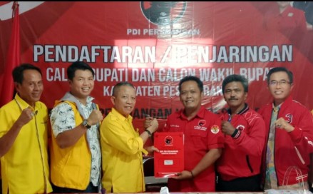 Kantongi Surat Tugas Golkar, Yusak Serahkan Berkas Balonkada PDIP