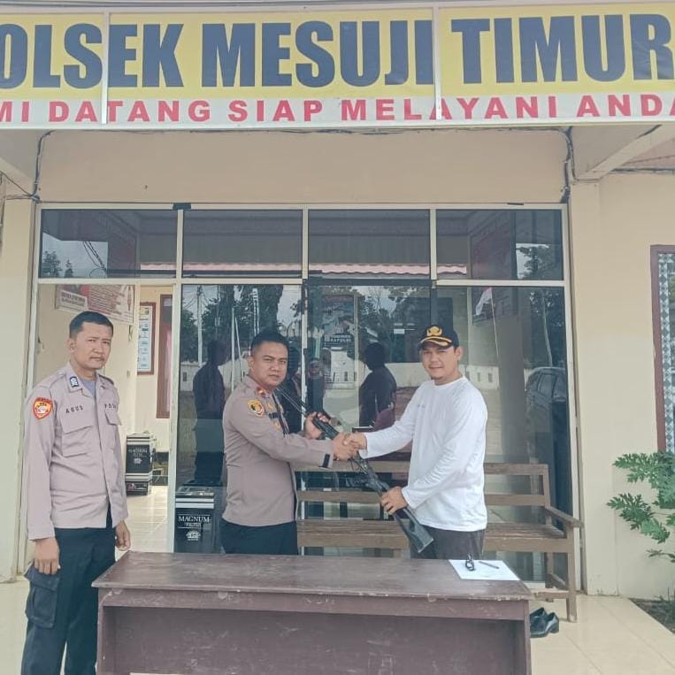 Polsek Mesuji Timur Terima 1 Pucuk Senpira Dari Warga