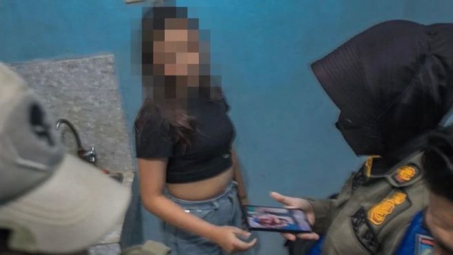 Kos-kosan Open BO Digerebek Satpol PP Tangsel, Belasan Pria dan Wanita Diamankan